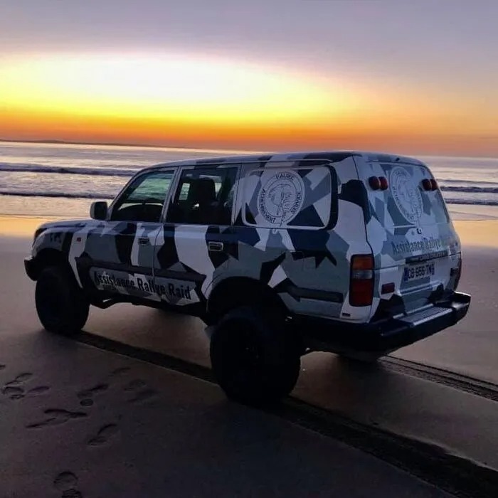 Vehicule tout-terrain assistance rallye